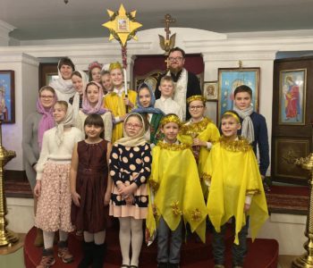 Воспитанники Воскресной школы поздравили прихожан с Рождеством Христовым