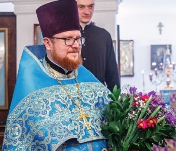 В Субботу Акафиста епископ Вениамин совершил Божественную литургию в храме святого праведного Филарета Милостивого Покровского прихода Озерицкой Слободы